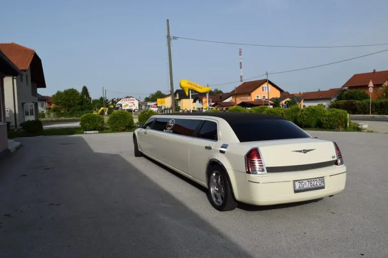 Chrysler limousine