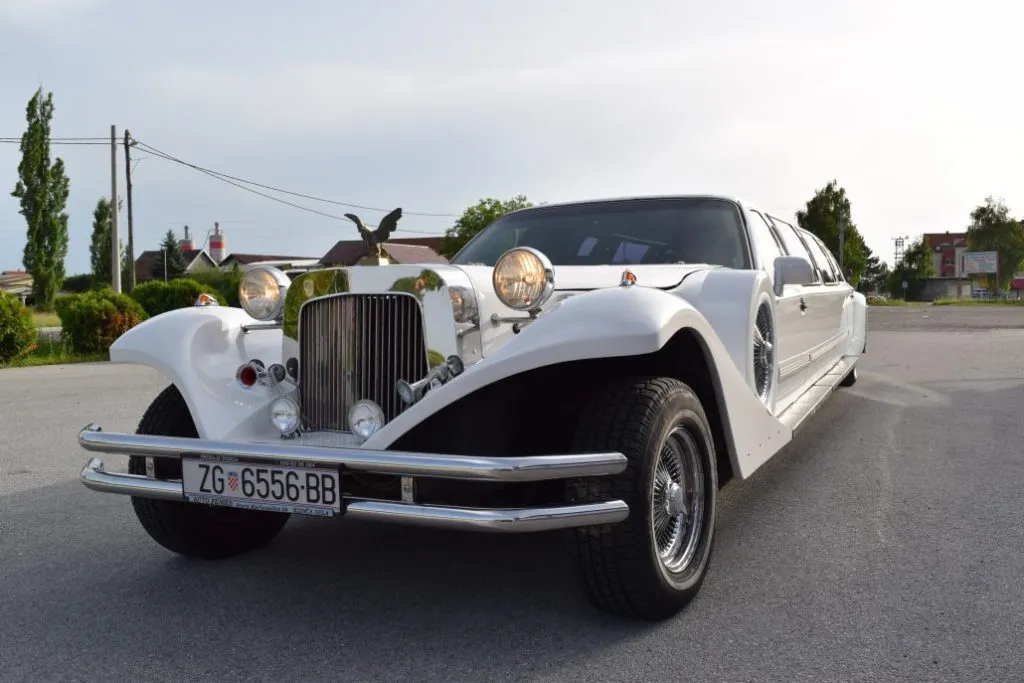 Limousine vecchia scuola