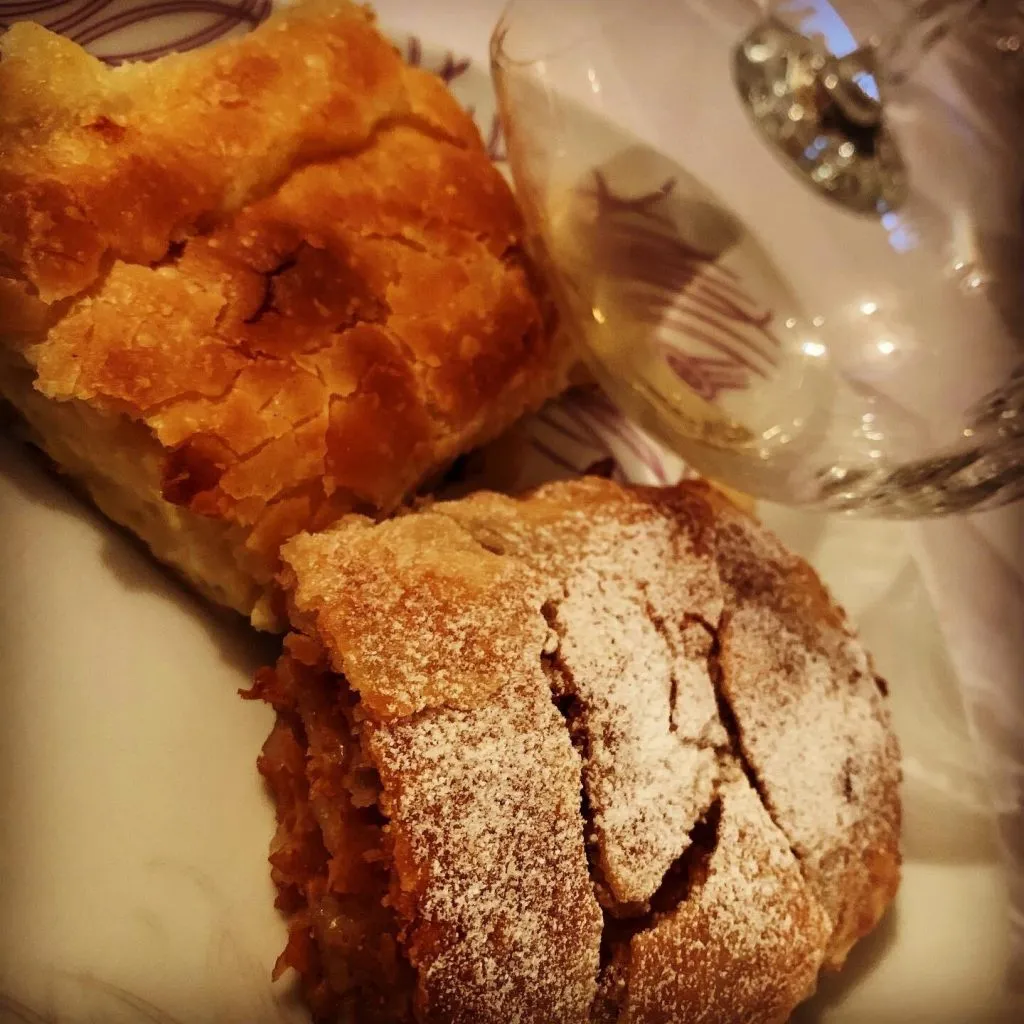 Piatto di deliziosa cucina locale