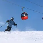 Skifahren auf verschneitem Zagreber Berg